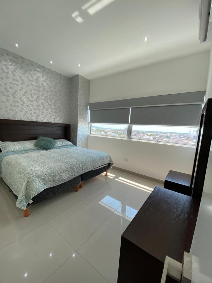 Condominio Torre Eme Frente Al Malecon Vista A La Ciudad Con Alberca Y Algo Al Mar Gimnacio Mazatlán Kültér fotó